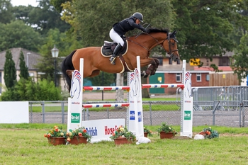 Angie Thompson steals the British Horse Feeds Speedi-Beet HOYS Grade C Qualifier